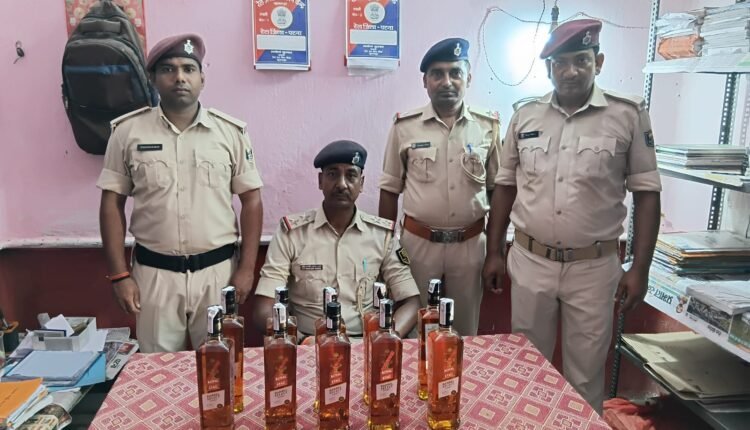 खुसरूपुर में रेल पुलिस ने 7.500 लीटर अवैध अंग्रेजी शराब बरामद की।